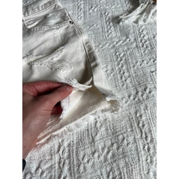 Free People Women’s White Distressed Cut-Off Shorts, size 26, NWT - Picture 10 of 11